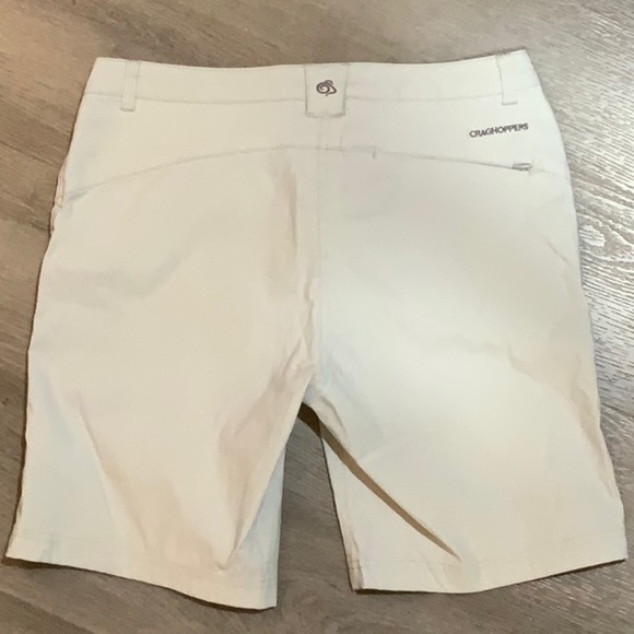 Craghoppers Sz UK12 EU38 US M8 Ladies Shorts -Silver Cloud colour. Never worn. - Picture 3 of 9